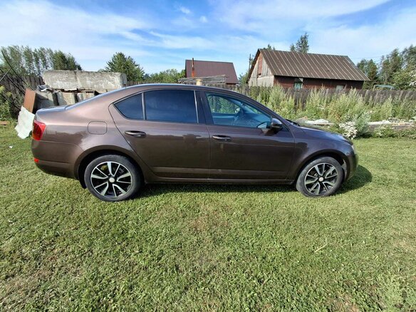 2015 Skoda Octavia III (A7), коричневый, 1000000 рублей - вид 1