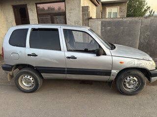 2004 Chevrolet Niva I, серебристый, 250000 рублей, вид 2