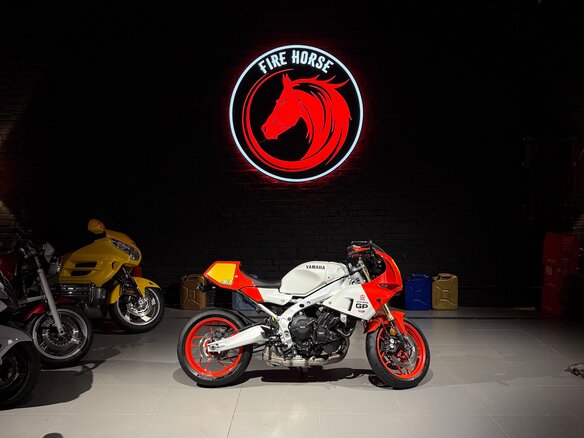 2024 Yamaha XSR900, красный, 985000 рублей
