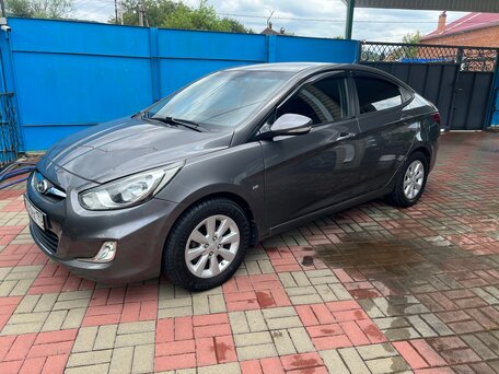 2013 Hyundai Solaris I, чёрный, 680000 рублей, вид 1