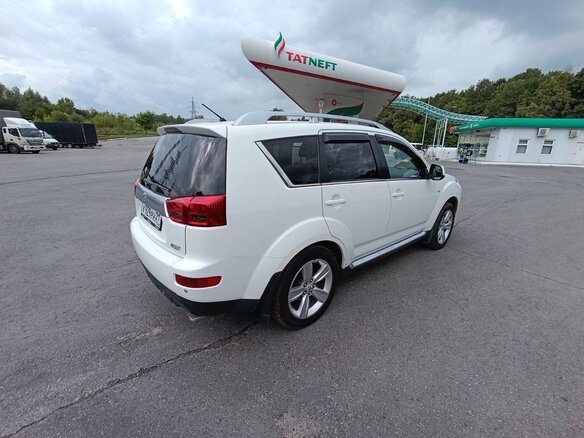 2008 Peugeot 4007, белый, 1000000 рублей - вид 3