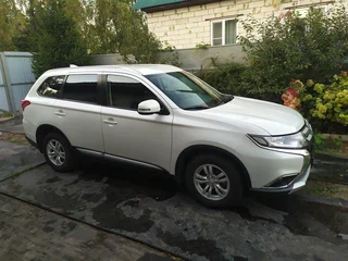 2017 Mitsubishi Outlander III Рестайлинг 2, белый, 1850000 рублей, вид 5