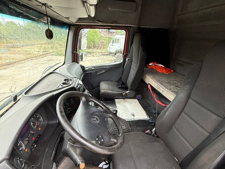 2011 Mercedes-Benz Axor, красный, 1800000 рублей, вид 5