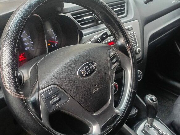 2017 Kia Rio III Рестайлинг, чёрный, 700000 рублей - вид 8