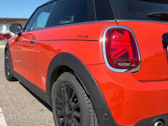 2021 Mini Hatch Cooper III (F55/F56) Рестайлинг, оранжевый, 2150000 рублей - вид 6