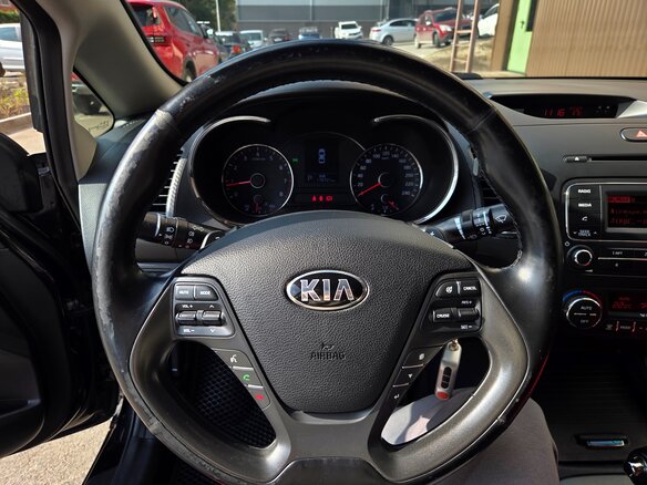 2016 Kia Cerato III, чёрный, 1390000 рублей - вид 9