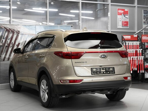 2017 Kia Sportage IV, коричневый, 1699000 рублей - вид 3