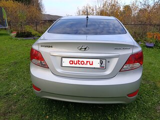 2013 Hyundai Solaris I, серый, 715000 рублей, вид 3