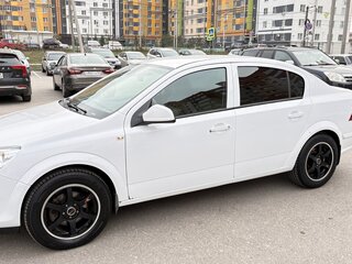 2013 Opel Astra H Рестайлинг, белый, 700000 рублей, вид 3