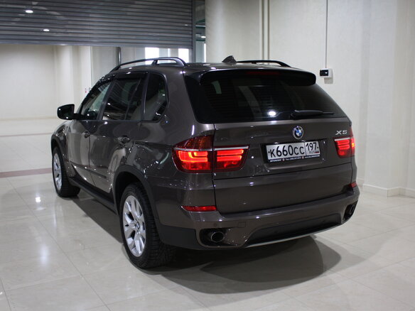 2012 BMW X5 35i II (E70) Рестайлинг, коричневый - вид 4