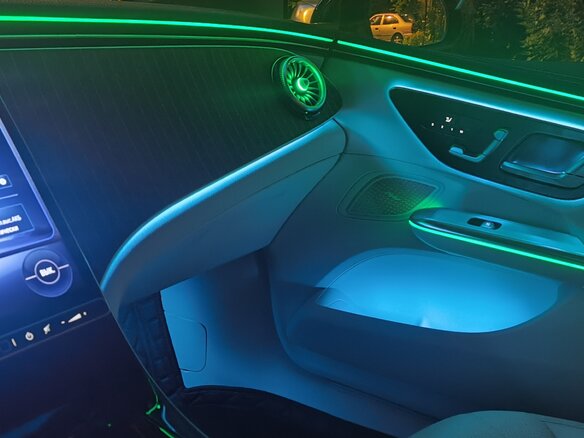 2022 Mercedes-Benz EQE 350+, чёрный, 6500000 рублей - вид 23
