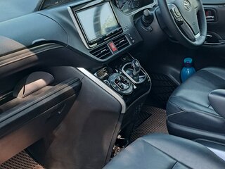 2018 Toyota Esquire I Рестайлинг, чёрный, 2400000 рублей, вид 4