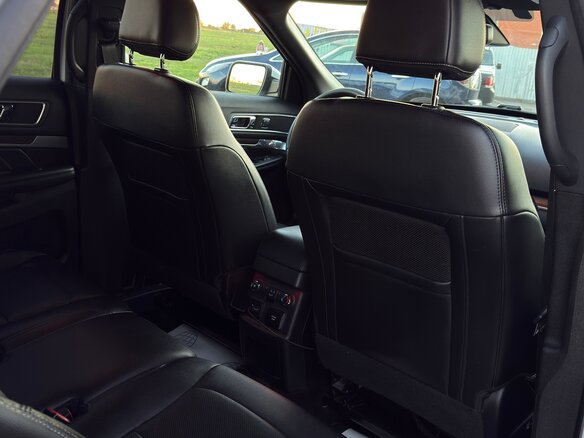 2016 Ford Explorer V Рестайлинг, белый, 2700000 рублей - вид 14