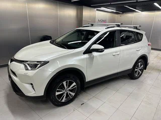 2017 Toyota RAV4 IV (XA40) Рестайлинг, белый, 3100000 рублей, вид 1