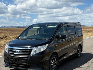 2017 Toyota Noah III (R80), чёрный, 1910000 рублей, вид 1