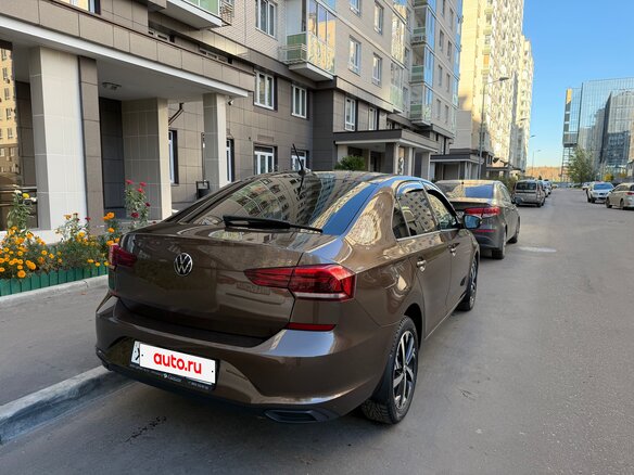 2022 Volkswagen Polo VI, коричневый, 1700000 рублей - вид 1