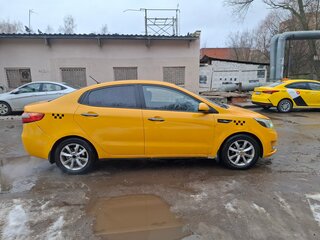 2013 Kia Rio 4-speed III, жёлтый, 550000 рублей, вид 2