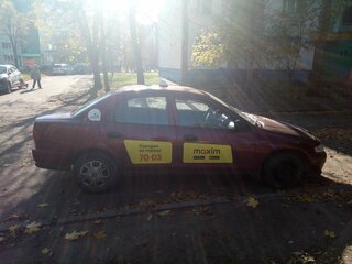 1998 Mazda 323 V (BA), красный, 84429 рублей, вид 4