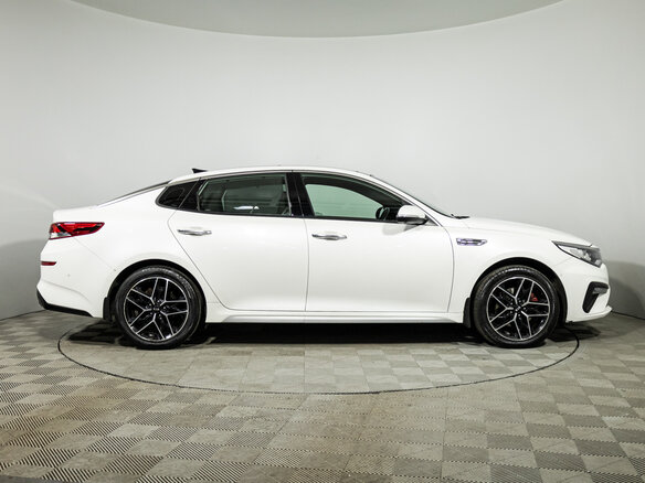 2019 Kia Optima IV Рестайлинг, белый, 2099700 рублей - вид 3