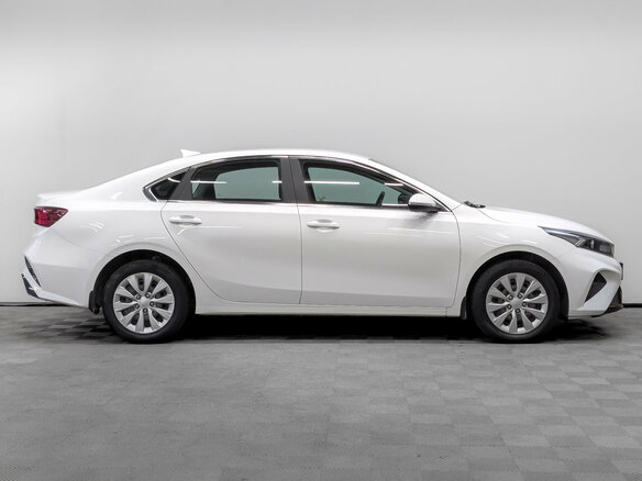 2021 Kia Cerato IV Рестайлинг, белый, 1950000 рублей - вид 3