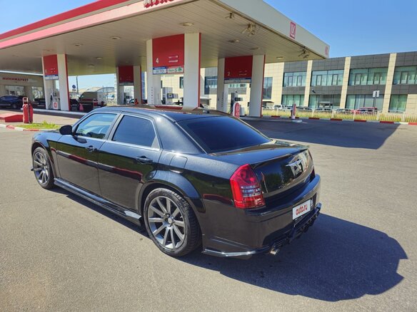 2006 Chrysler 300C SRT8 I, чёрный, 3000000 рублей - вид 2