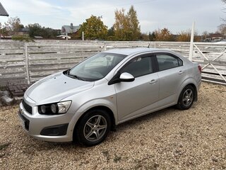 2013 Chevrolet Aveo II, серебристый, 630000 рублей, вид 1