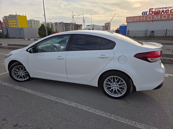 2017 Kia Cerato III Рестайлинг (Classic), белый, 1590000 рублей - вид 11
