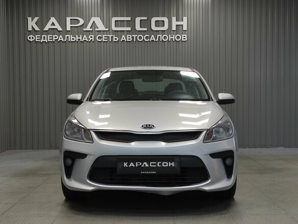 2017 Kia Rio IV, серебристый, 940000 рублей - вид 2