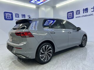 2023 Volkswagen Golf VIII, серебристый, 2200000 рублей, вид 4