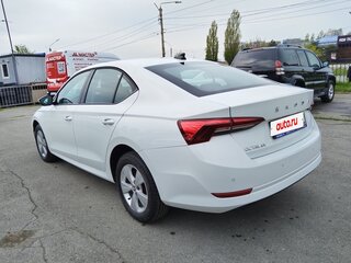 2021 Skoda Octavia IV (A8), белый, 2095000 рублей, вид 4