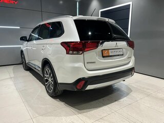 2015 Mitsubishi Outlander III Рестайлинг 2, белый, 1799000 рублей, вид 4