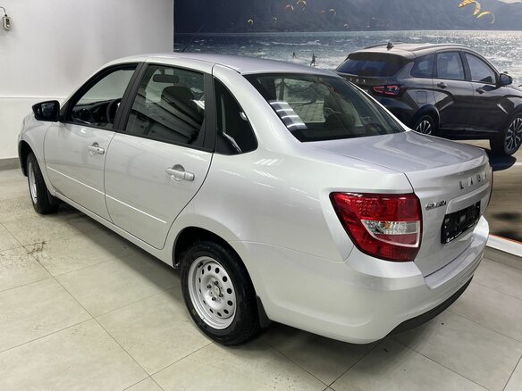 2026 Lada (ВАЗ) Granta I Рестайлинг, серебристый, 1143400 рублей - вид 5
