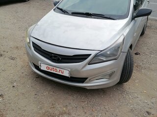 2015 Hyundai Solaris I Рестайлинг, серебристый, 700000 рублей, вид 1