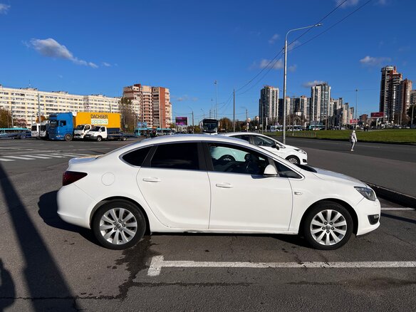 2015 Opel Astra J Рестайлинг, белый, 1099000 рублей - вид 8