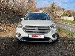 2017 Ford Kuga II Рестайлинг, белый, 699000 рублей, вид 3