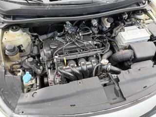 2015 Hyundai Solaris I Рестайлинг, серебристый, 700000 рублей, вид 5