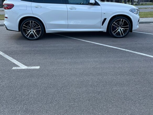 2019 BMW X5 30d IV (G05/G18), белый, 7600000 рублей - вид 4