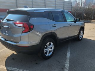 2024 GMC Terrain II Рестайлинг, серый, 3800000 рублей, вид 4