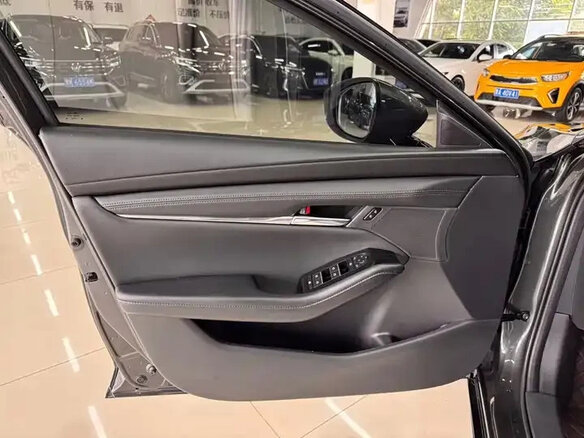 2022 Mazda 3 IV (BP), серебристый, 1138000 рублей - вид 14