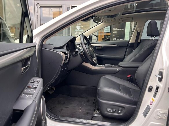 2019 Lexus NX 300h I Рестайлинг, белый, 4100000 рублей - вид 3