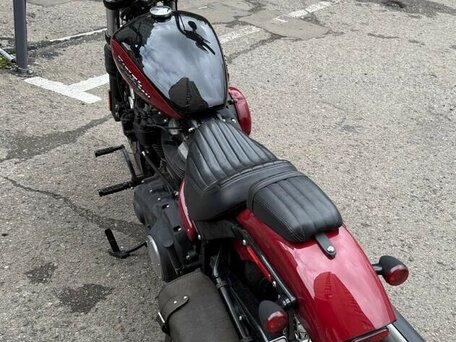 2019 Harley-Davidson Street Bob, пурпурный, 1100000 рублей, вид 5