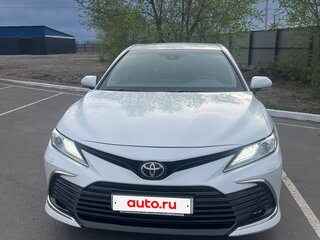 2021 Toyota Camry VIII (XV70) Рестайлинг, белый, 3100000 рублей, вид 1