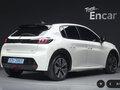 2021 Peugeot 208 II, белый - вид 1