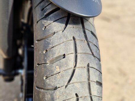 2018 Yamaha MT-09 Tracer (FJ-09), серый, 1050000 рублей, вид 5