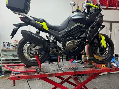 2023 QJMotor SVT 650 X, чёрный, 650000 рублей, вид 1