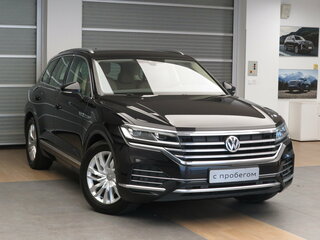 2019 Volkswagen Touareg III, чёрный, 3750000 рублей, вид 3