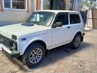 2017 Lada (ВАЗ) 2121 (4x4) I Рестайлинг, белый, 700000 рублей, вид 1