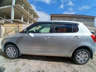 2012 Skoda Fabia II Рестайлинг, серебристый, 560000 рублей, вид 3