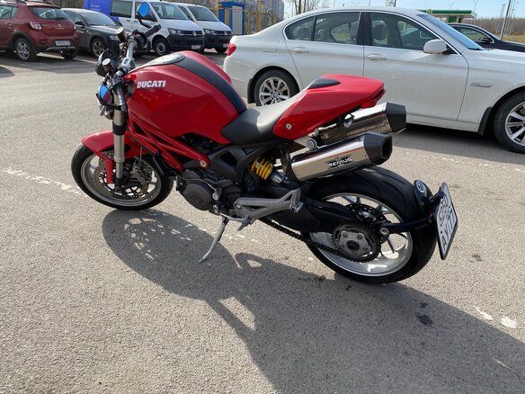 2010 Ducati Monster 1100, красный - вид 6