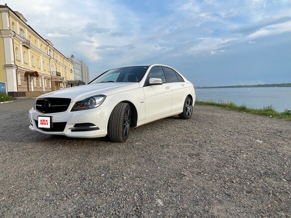2013 Mercedes-Benz C-Класс 180 BlueEFFICIENCY III (W204) Рестайлинг, белый, 1570000 рублей - вид 2